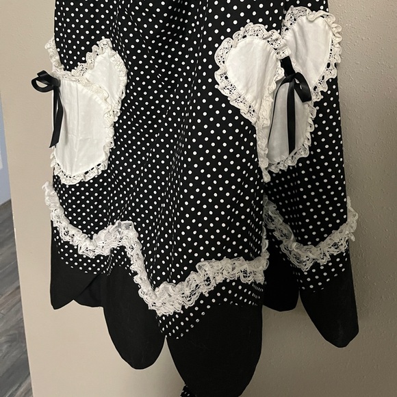 Adorable custom goth lolita apron dress with unique hem bear pockets - Picture 14 of 16